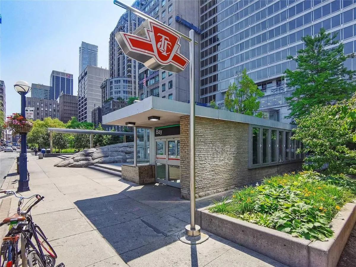 Apartment 2 Bedroom Plus Den Condo Toronto Canada